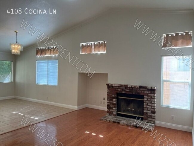 Foto del edificio - PALMDALE WEST 4BD/2BTH SINGLE FAMILY HOME