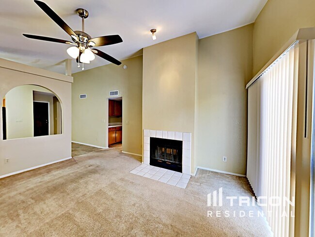 Foto del edificio - 3755 E Broadway Rd