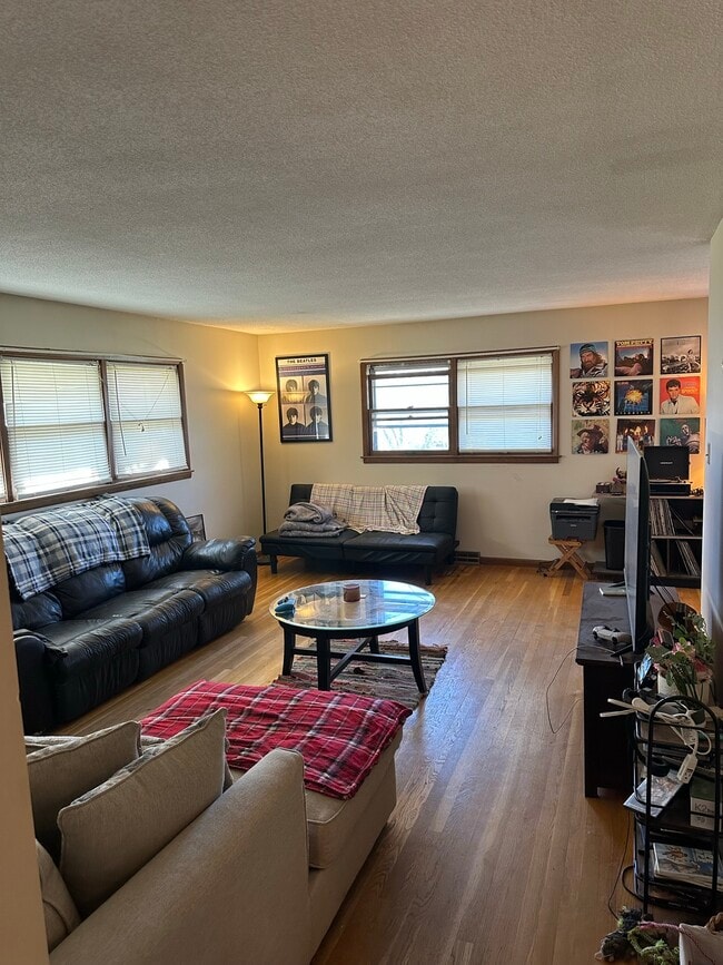 Building Photo - 2437 Vaughn Dr