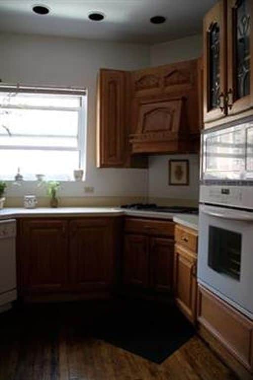 Building Photo - 330 W Dickens Ave