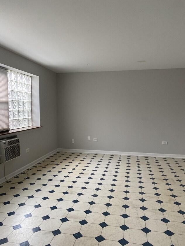 Primary Photo - 4829 W 31st St