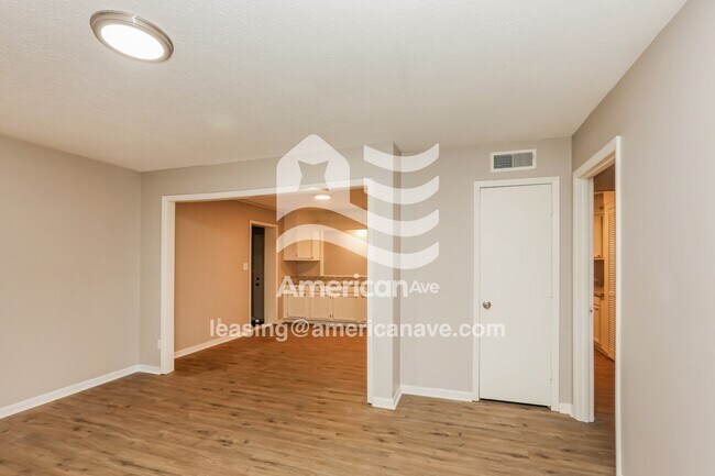 Foto del edificio - 1051 Westway St