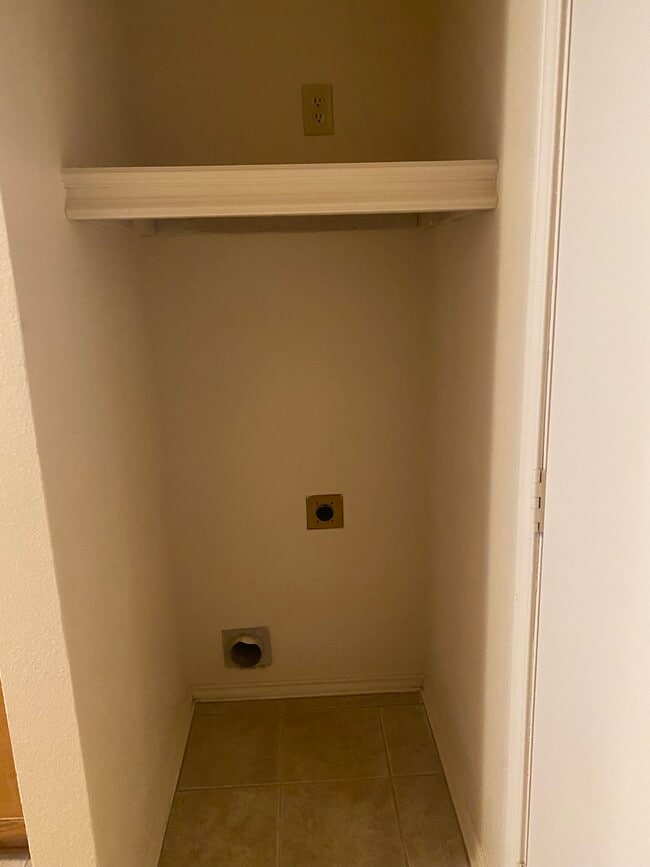 Building Photo - 201 Brook Cir