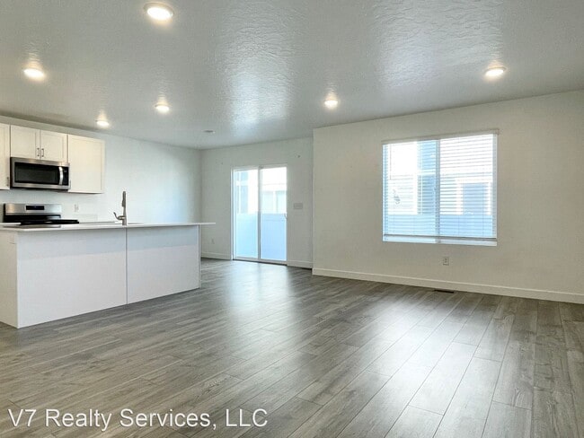 Building Photo - 4 br, 3.5 bath House - 223 N. Pier Ct.