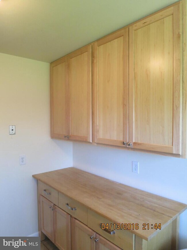 Building Photo - 8702 Ewing Dr