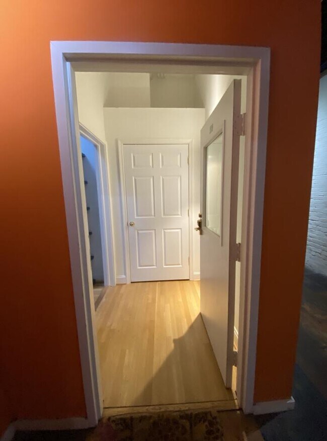 Building Photo - 2 bedroom in Charlottesville VA 22902