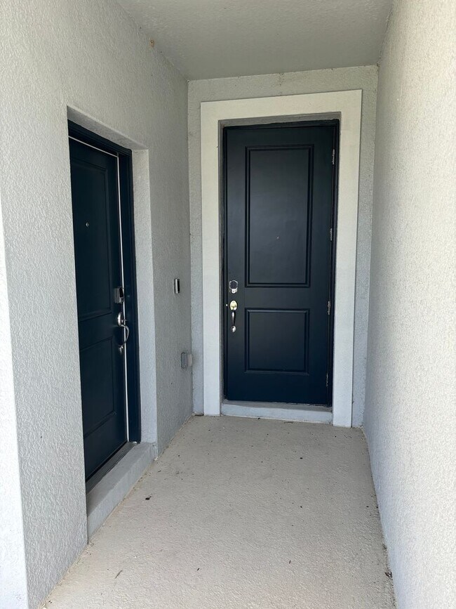 Foto del edificio - 4 bedroom 3 bath and Office