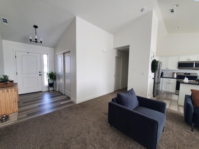 Building Photo - Newly Construced Rambler in Riverhawk Poin...
