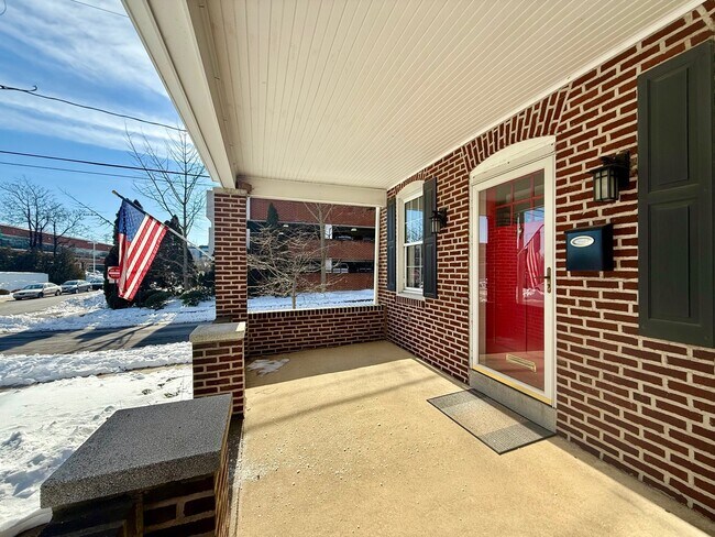 Foto del edificio - 1401 N Grant Ave