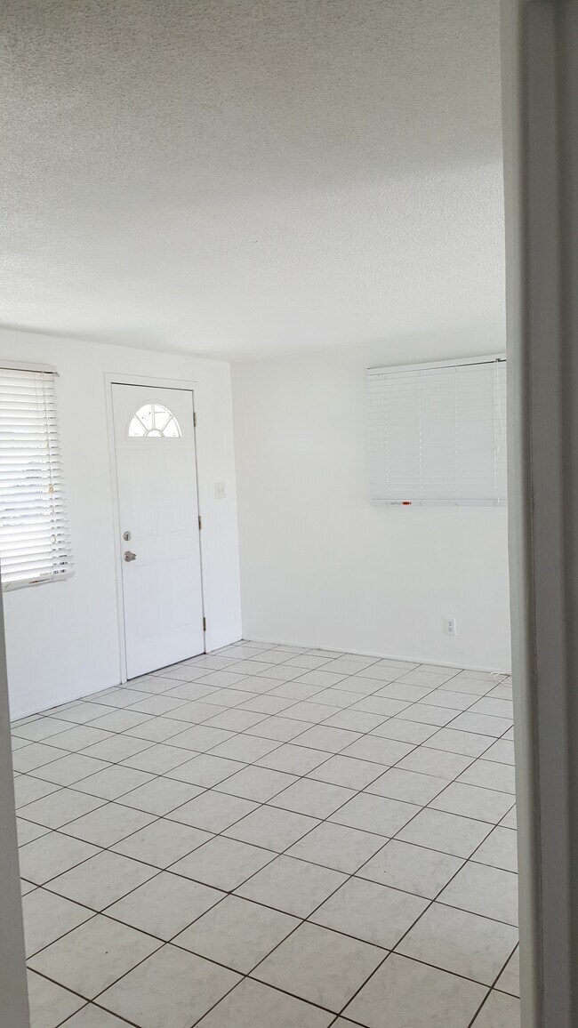 Building Photo - 10277 117th Terrace N
