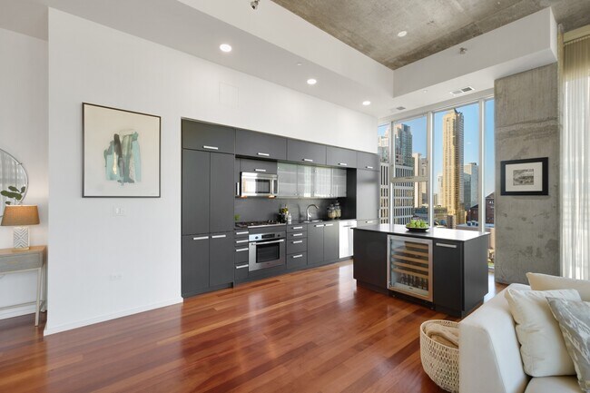 Foto del edificio - 550 N Saint Clair St