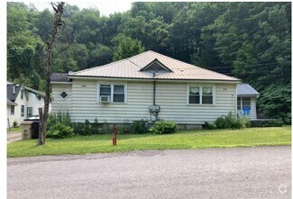 Building Photo - 968 Warren Rd