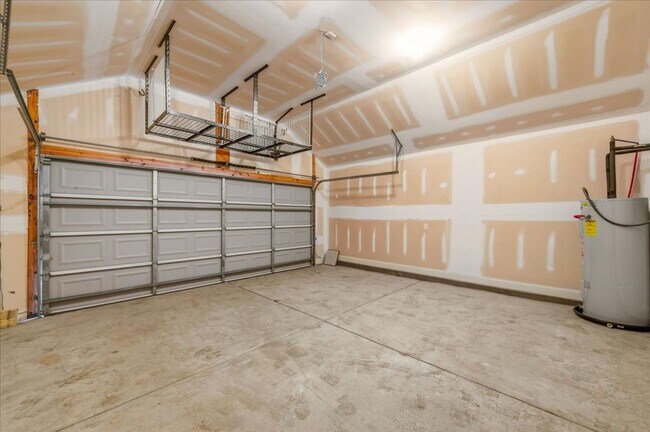 Foto del edificio - Spacious 5-Bedroom Home with Screened Patio & Private Fenced Yard in Guyton