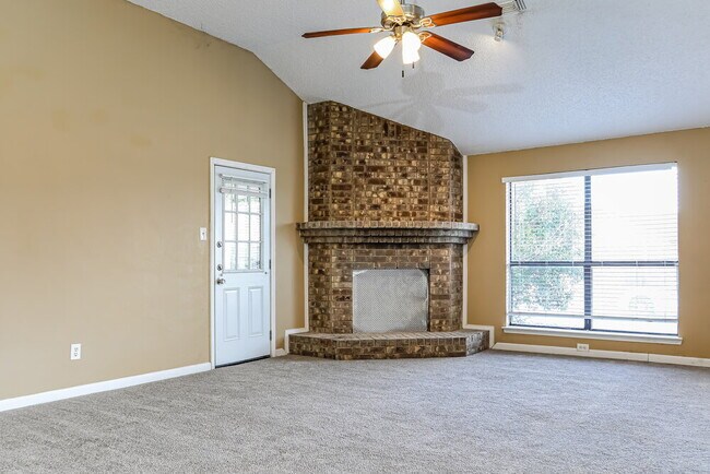 Foto del edificio - 6320 Woodstream Trail