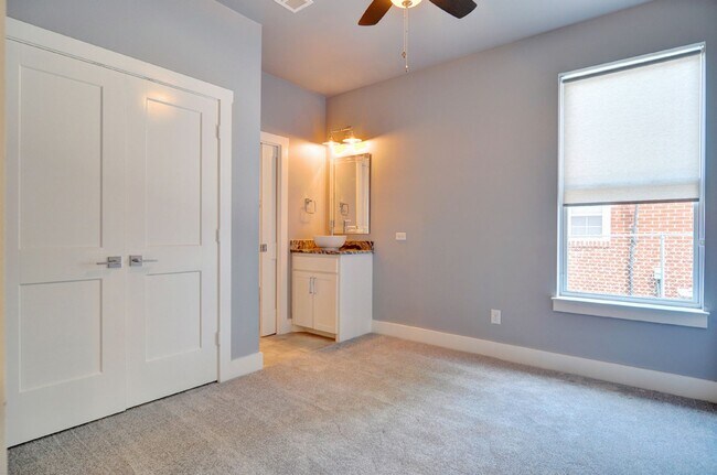 Foto del edificio - 2822 Forest Park Blvd