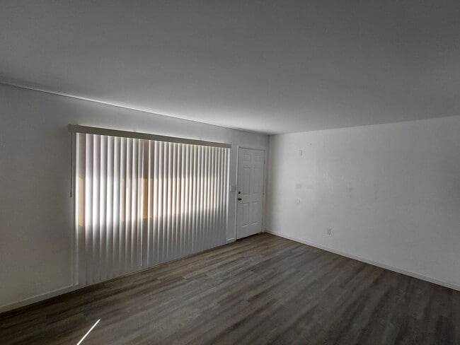 Building Photo - 455 W Orange Ave