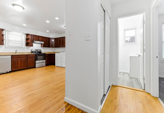 Foto del edificio - 107 River Rd Dr