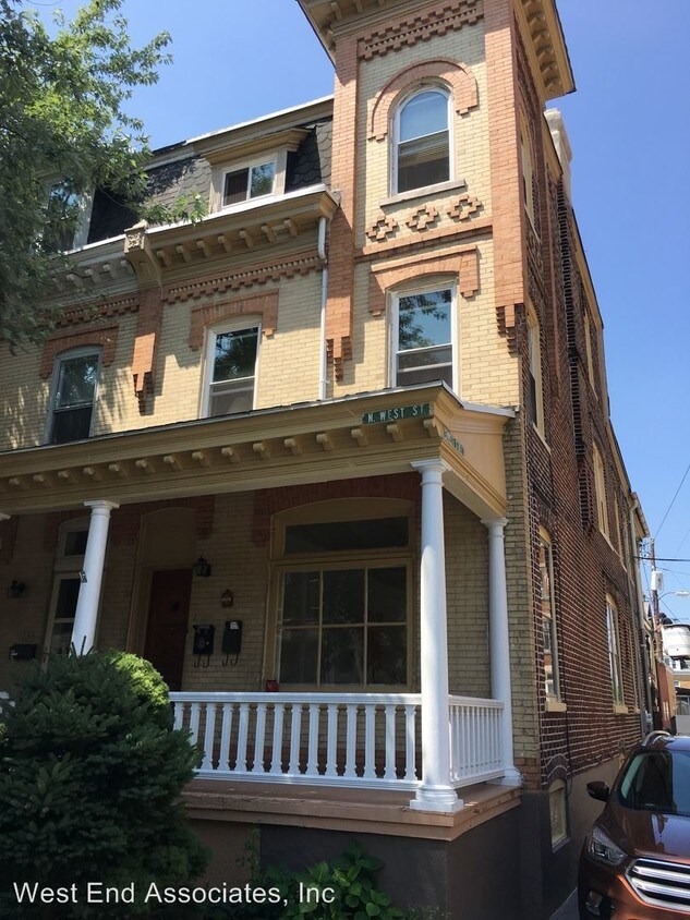 Primary Photo - 238 N West St