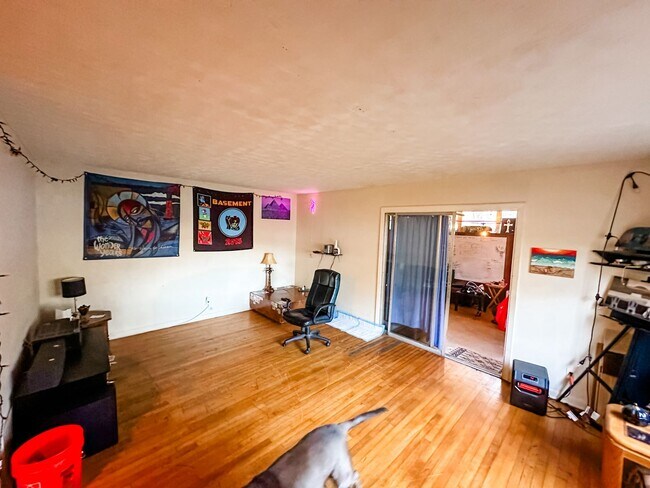Building Photo - Why rent an apartment, when you can live i...