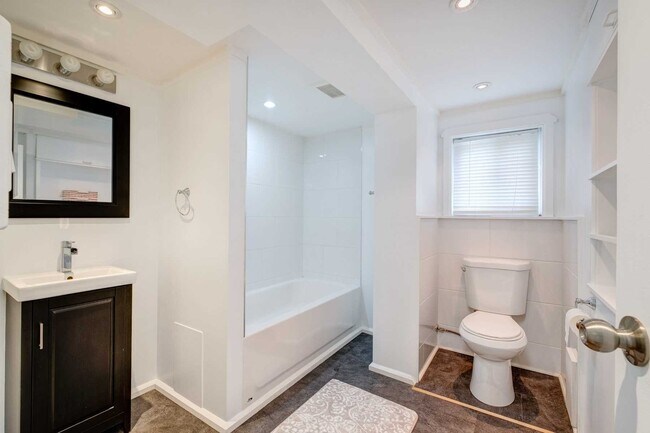 Photo du bâtiment - 4 Cliffside Dr