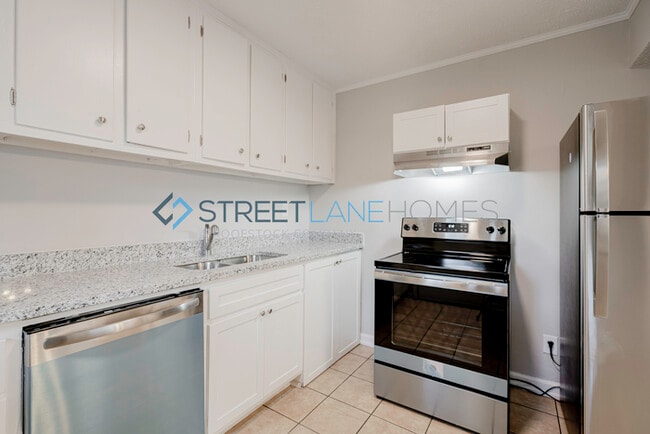 Building Photo - SIGN LEASE BY 2/28 AND GET $250 OFF FIRST ...