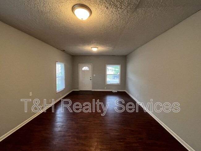 Building Photo - 1629 Hoefgen St
