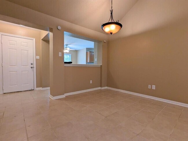 Foto del edificio - 3815 Maple Dr
