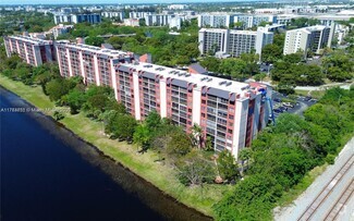 Building Photo - 2200 S Cypress Bend Dr