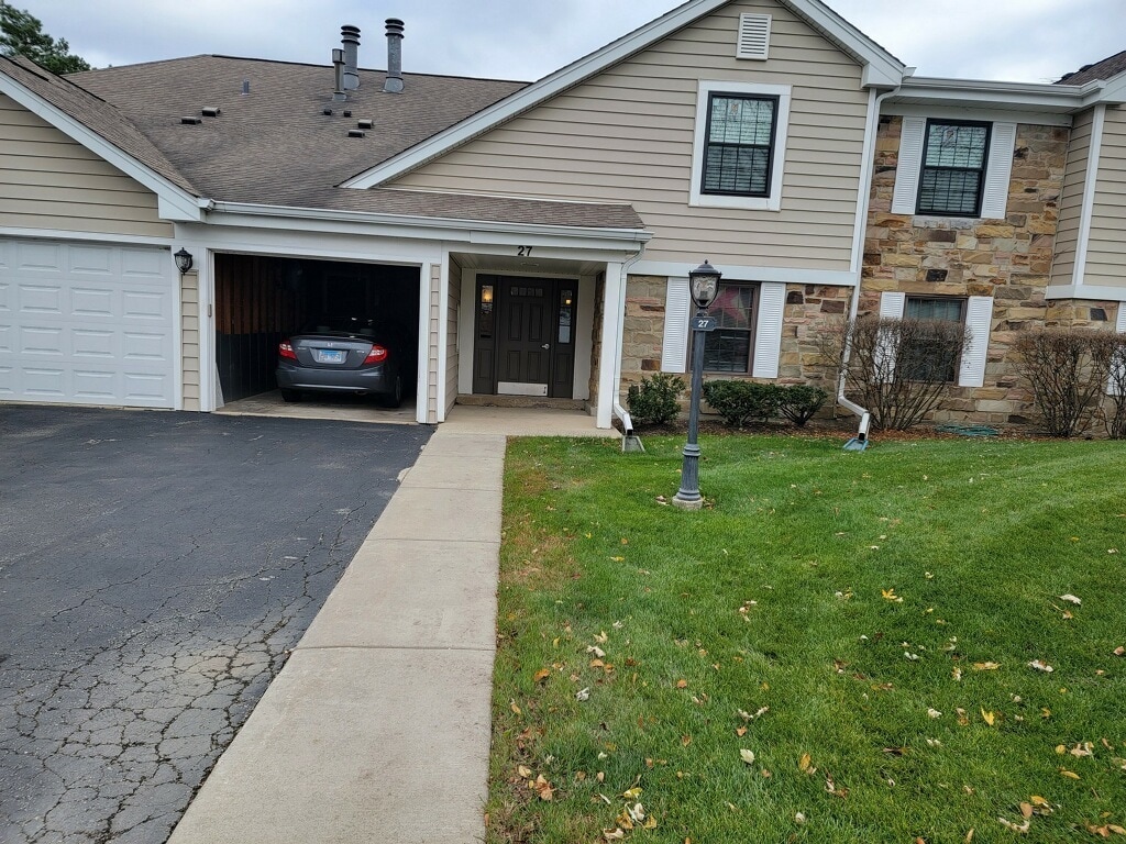 Primary Photo - 27 Regent Cir