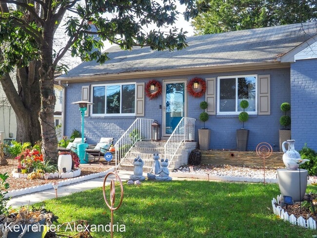 Building Photo - 4 br, 3 bath House - 5908 Amherst Ave