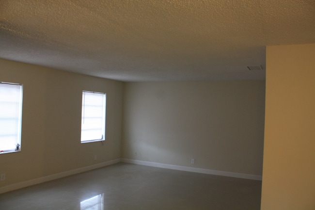 Building Photo - 3730 SW 60th Ave