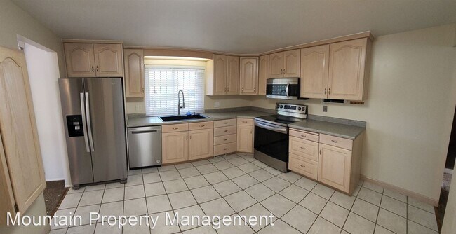 Building Photo - 3 br, 2 bath House - 404 Doreen Street