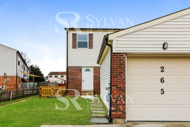 Building Photo - You will love this cozy home!!