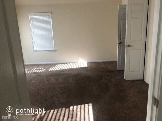 Building Photo - 4 br, 2.5 bath House - 14515 Myers Drive UNIT