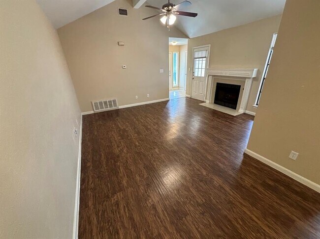 Foto del edificio - 2607 Howellwood Wy