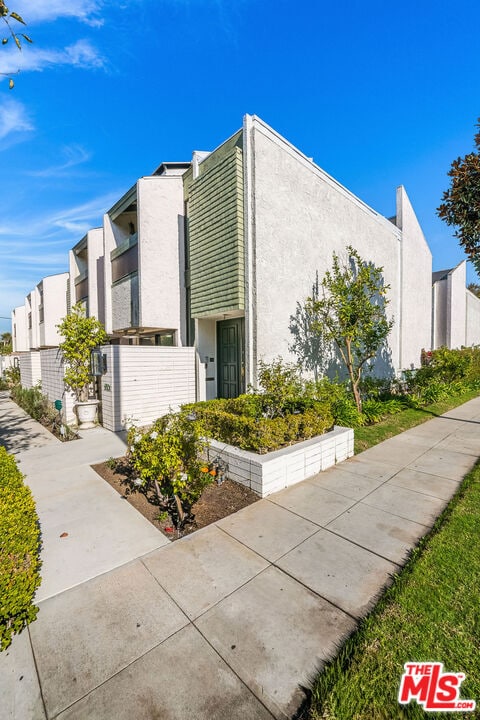 Building Photo - 9507 W Olympic Blvd