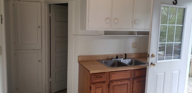 Photo - 307 N CHESTNUT ST Apartment
