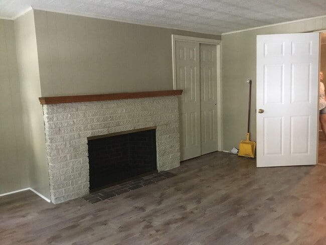 Building Photo - 168 E Pomfret St