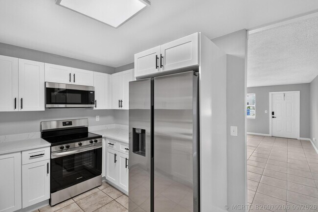Foto del edificio - 1037 W 28th St