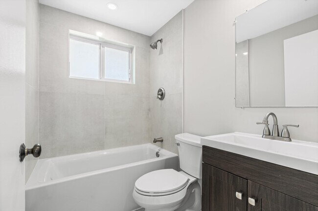 Foto del edificio - 541 NE 44th St