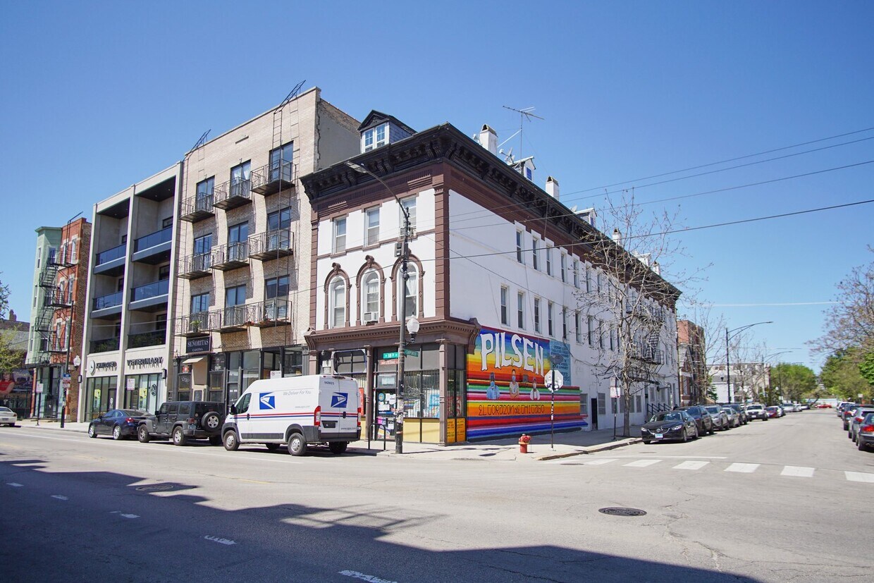 Primary Photo - 1100 W 18th St