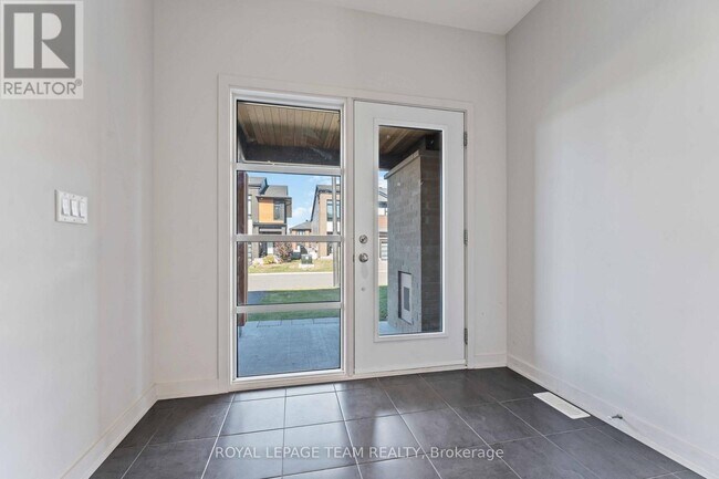 Photo du bâtiment - 1052 Lunar Glow Cres