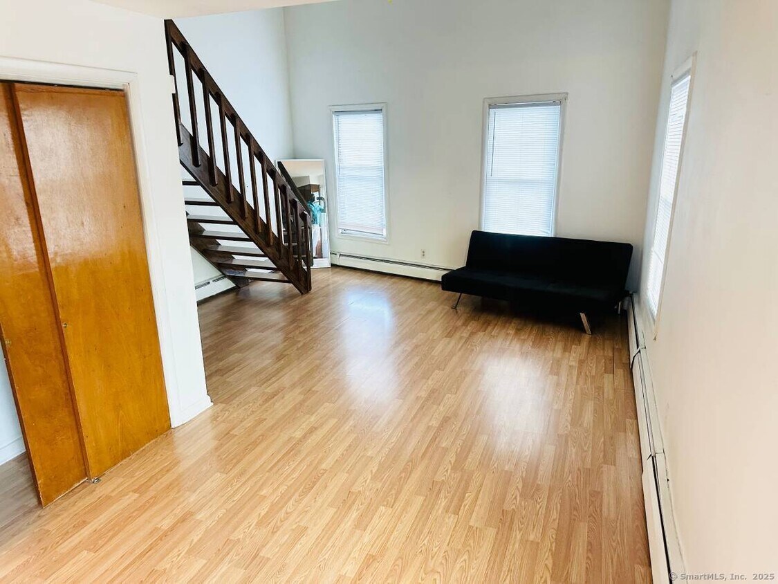 Foto principal - 892 State St