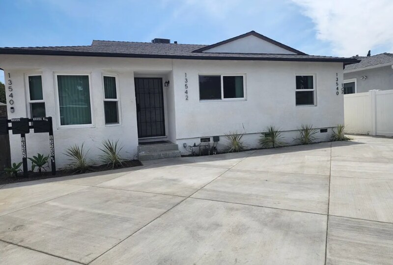 Foto principal - 13542 Hamlin St