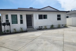 Building Photo - 13542 Hamlin St