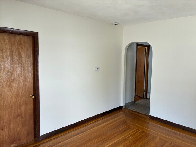 Building Photo - 14 Forest Ave