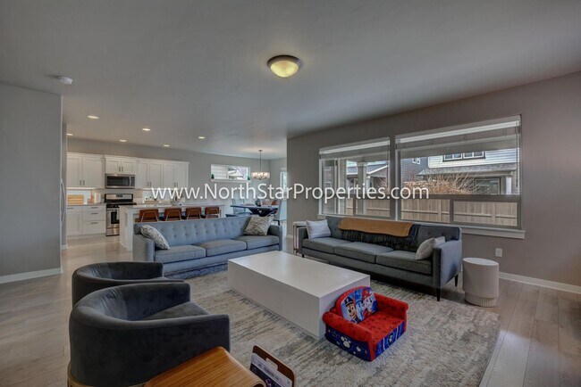 Building Photo - Beautiful home in Redmond Oregon