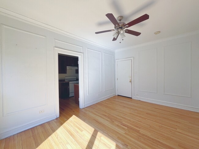 Foto del edificio - 3449 N Elaine Pl