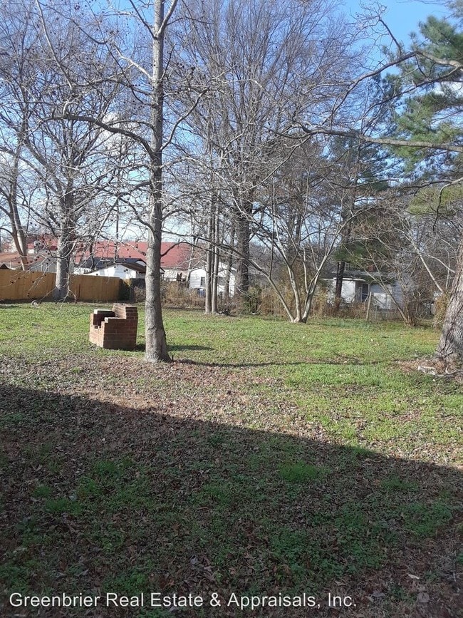 Building Photo - 3 br, 1.5 bath Apartment - 5802 Dunkirk St. B