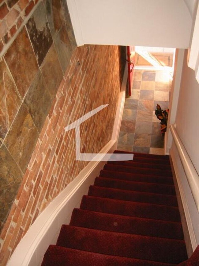 Foto del edificio - Huge, luxury 2 bed penthouse in South Boston!